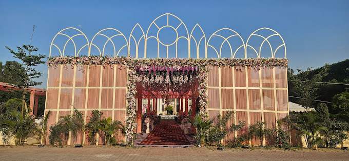 Home golden crown front entergate